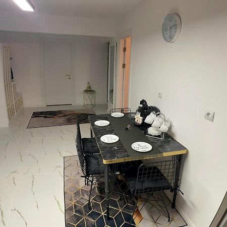 Carla'S Apartament Apartment Oradea Ngoại thất bức ảnh