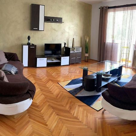 Carla'S Apartament Apartment Oradea Ngoại thất bức ảnh