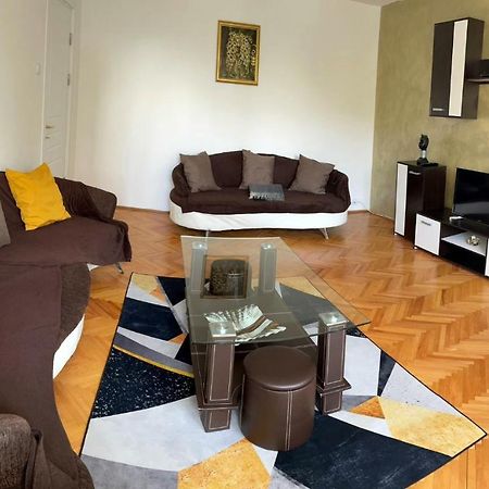 Carla'S Apartament Apartment Oradea Ngoại thất bức ảnh