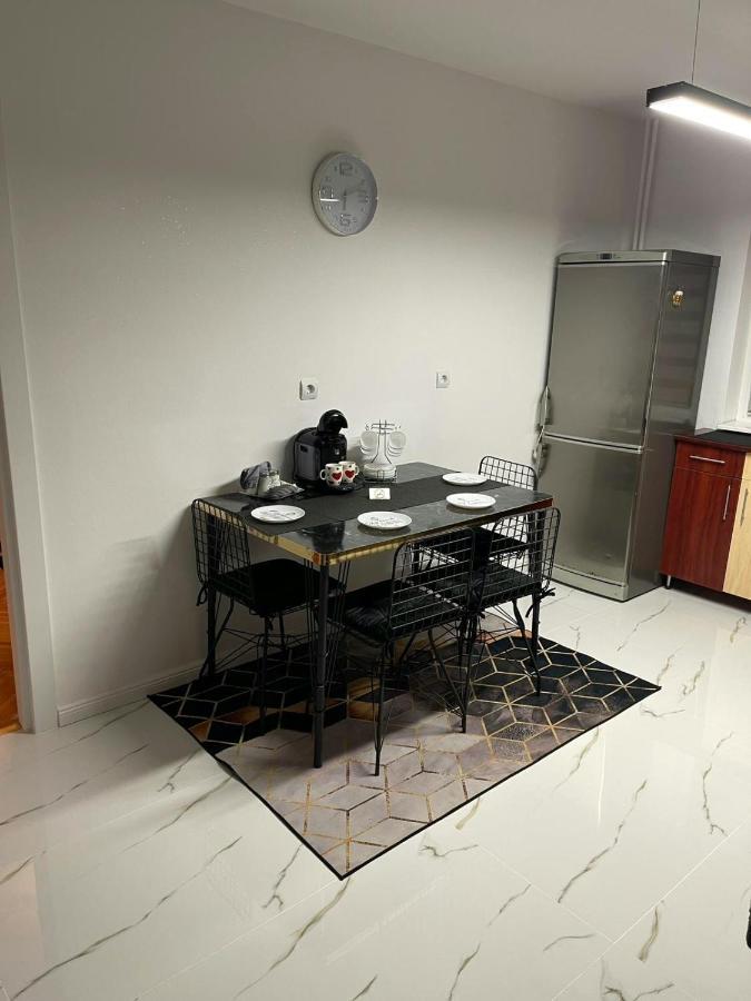 Carla'S Apartament Apartment Oradea Ngoại thất bức ảnh