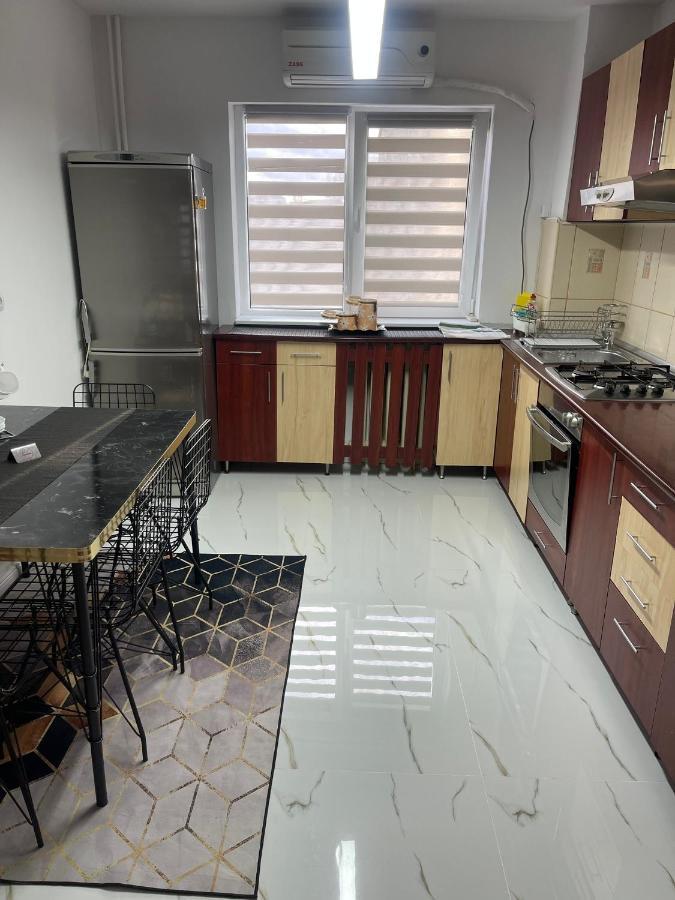 Carla'S Apartament Apartment Oradea Ngoại thất bức ảnh